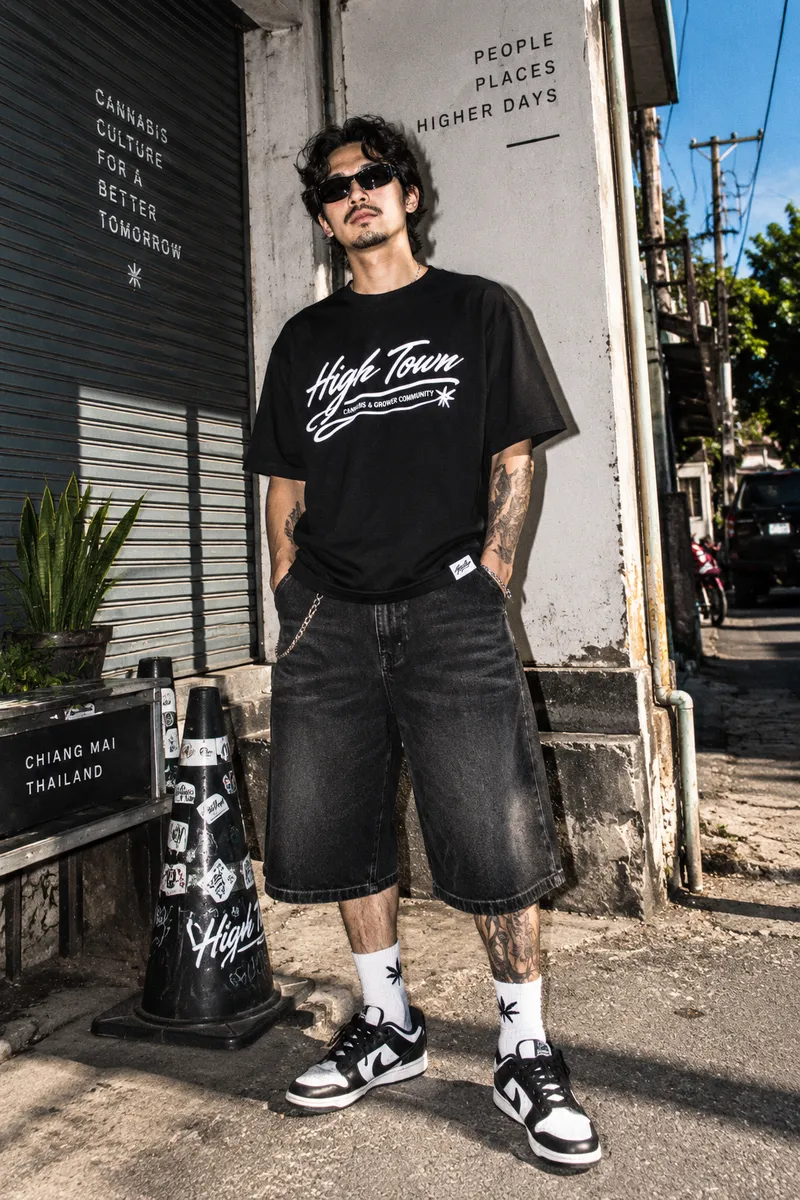 ลุคบุ๊กเสื้อผ้า Hightown Signature